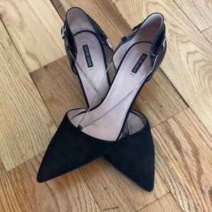 Armani Chain suede D’Orsay pumps in Black